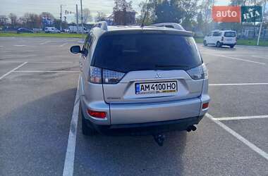 Внедорожник / Кроссовер Mitsubishi Outlander XL 2010 в 
