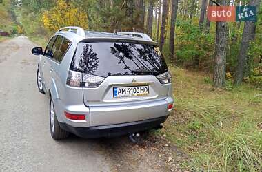 Внедорожник / Кроссовер Mitsubishi Outlander XL 2010 в 