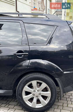 Позашляховик / Кросовер Mitsubishi Outlander XL 2012 в 