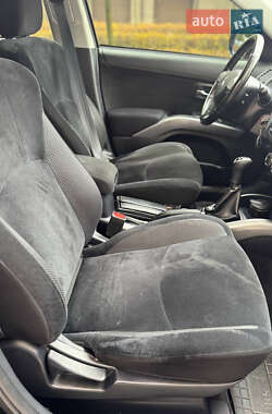 Позашляховик / Кросовер Mitsubishi Outlander XL 2012 в 