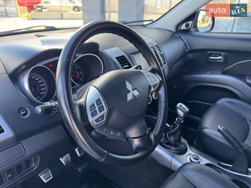 Позашляховик / Кросовер Mitsubishi Outlander XL 2008 в Івано-Франківську