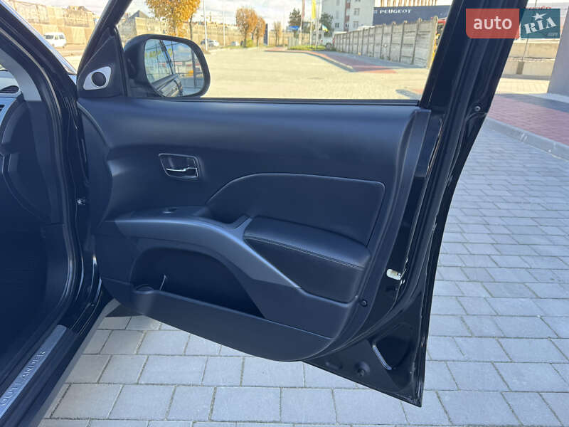Позашляховик / Кросовер Mitsubishi Outlander XL 2008 в Івано-Франківську