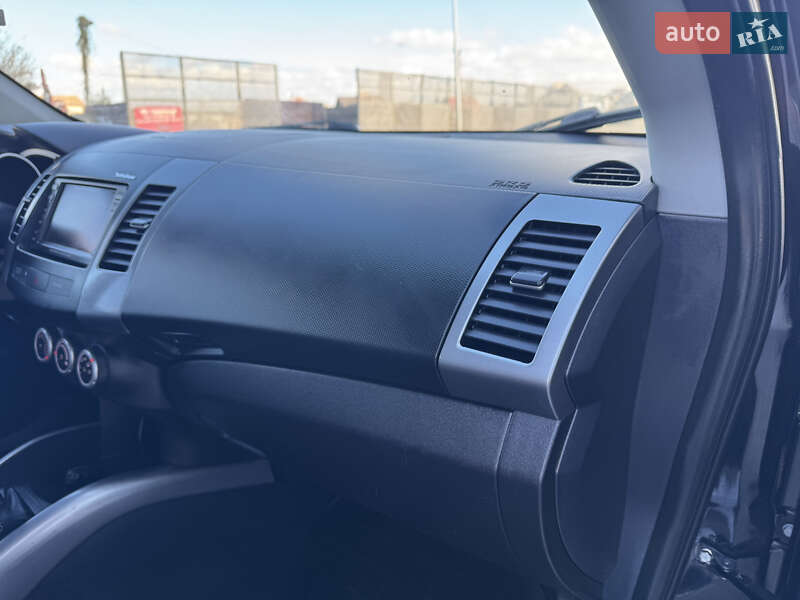 Позашляховик / Кросовер Mitsubishi Outlander XL 2008 в Івано-Франківську