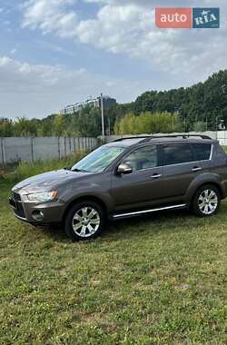Позашляховик / Кросовер Mitsubishi Outlander XL 2011 в Чернігові
