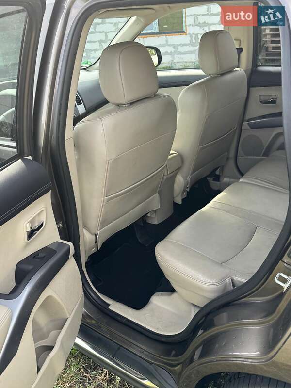 Внедорожник / Кроссовер Mitsubishi Outlander XL 2011 в Чернигове фото 7 Внедорожник / Кроссовер Mitsubishi Outlander XL 2011 в Чернигове