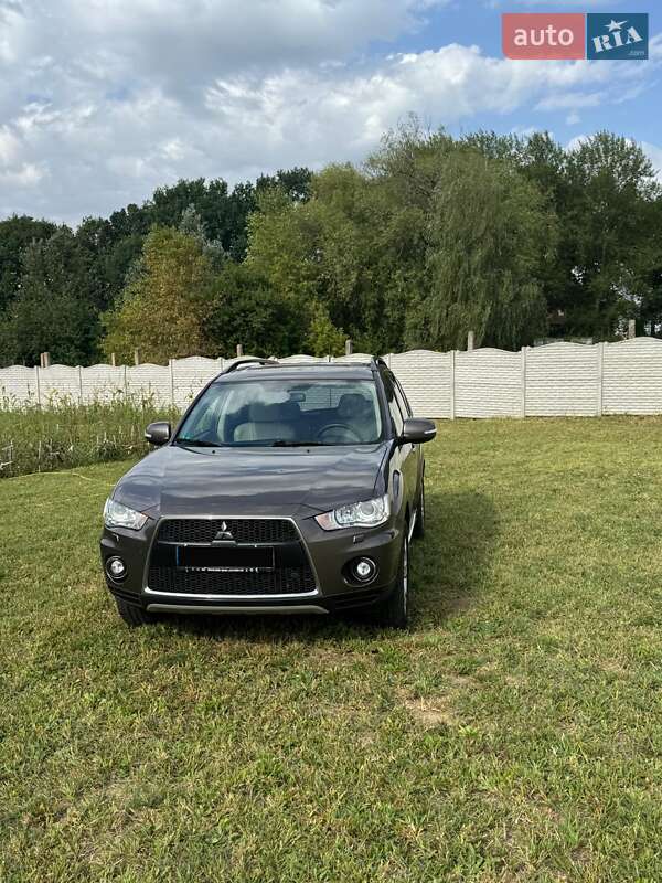 Внедорожник / Кроссовер Mitsubishi Outlander XL 2011 в Чернигове фото 10 Внедорожник / Кроссовер Mitsubishi Outlander XL 2011 в Чернигове