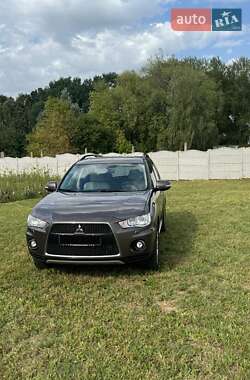 Позашляховик / Кросовер Mitsubishi Outlander XL 2011 в  фото 10 Позашляховик / Кросовер Mitsubishi Outlander XL 2011 в