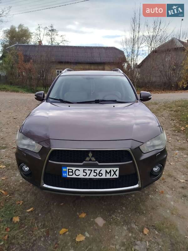 Внедорожник / Кроссовер Mitsubishi Outlander XL 2010 в Самборе фото 2 Внедорожник / Кроссовер Mitsubishi Outlander XL 2010 в Самборе