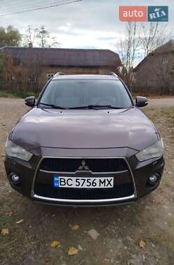 Позашляховик / Кросовер Mitsubishi Outlander XL 2010 в  фото 2 Позашляховик / Кросовер Mitsubishi Outlander XL 2010 в