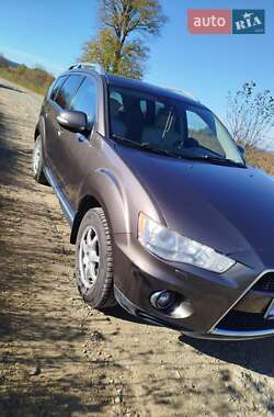 Позашляховик / Кросовер Mitsubishi Outlander XL 2010 в  фото 9 Позашляховик / Кросовер Mitsubishi Outlander XL 2010 в