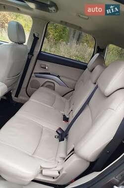 Позашляховик / Кросовер Mitsubishi Outlander XL 2010 в  фото 22 Позашляховик / Кросовер Mitsubishi Outlander XL 2010 в