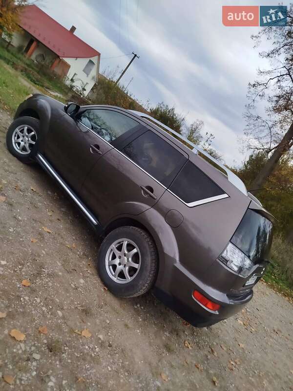 Внедорожник / Кроссовер Mitsubishi Outlander XL 2010 в Самборе фото 24 Внедорожник / Кроссовер Mitsubishi Outlander XL 2010 в Самборе