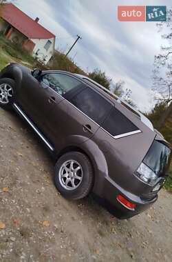 Позашляховик / Кросовер Mitsubishi Outlander XL 2010 в  фото 24 Позашляховик / Кросовер Mitsubishi Outlander XL 2010 в