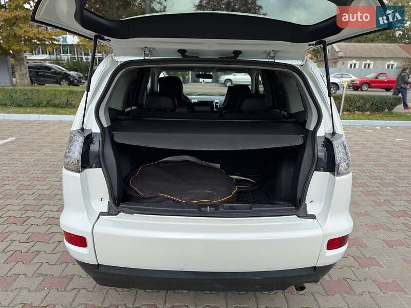 Внедорожник / Кроссовер Mitsubishi Outlander XL 2010 в Одессе фото 14 Внедорожник / Кроссовер Mitsubishi Outlander XL 2010 в Одессе