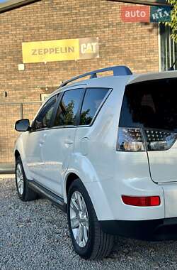 Внедорожник / Кроссовер Mitsubishi Outlander XL 2011 в 