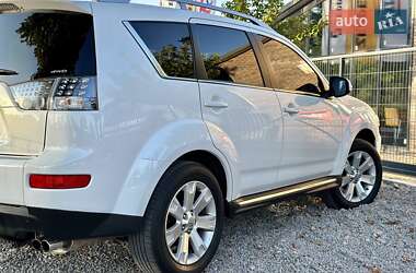 Внедорожник / Кроссовер Mitsubishi Outlander XL 2011 в 