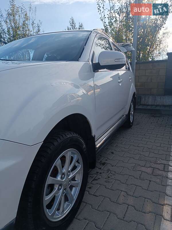 Позашляховик / Кросовер Mitsubishi Outlander XL 2011 в Дубні фото 5 Позашляховик / Кросовер Mitsubishi Outlander XL 2011 в Дубні