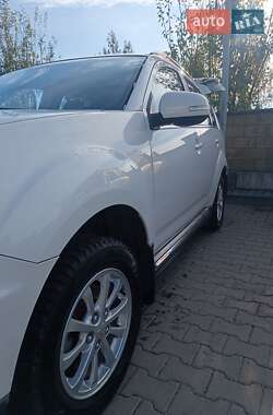 Позашляховик / Кросовер Mitsubishi Outlander XL 2011 в 