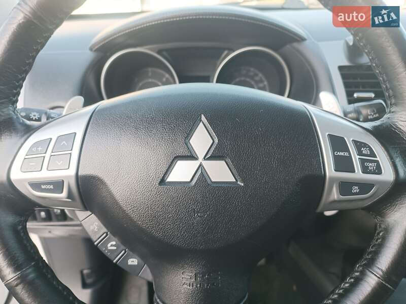 Позашляховик / Кросовер Mitsubishi Outlander XL 2011 в Дубні фото 18 Позашляховик / Кросовер Mitsubishi Outlander XL 2011 в Дубні