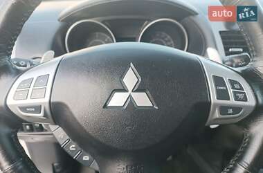 Позашляховик / Кросовер Mitsubishi Outlander XL 2011 в 