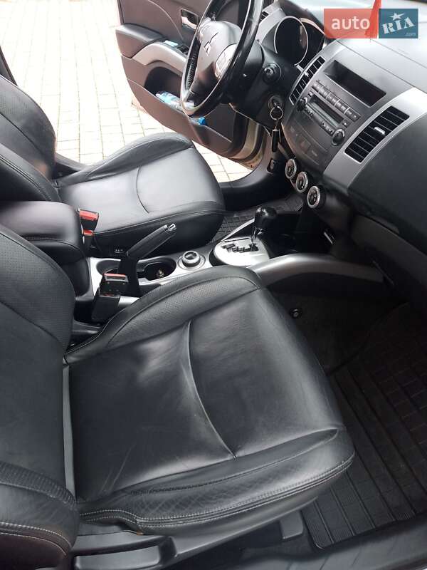 Позашляховик / Кросовер Mitsubishi Outlander XL 2007 в Трускавці фото 20 Позашляховик / Кросовер Mitsubishi Outlander XL 2007 в Трускавці