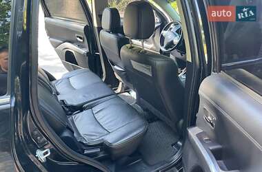 Внедорожник / Кроссовер Mitsubishi Outlander XL 2012 в 