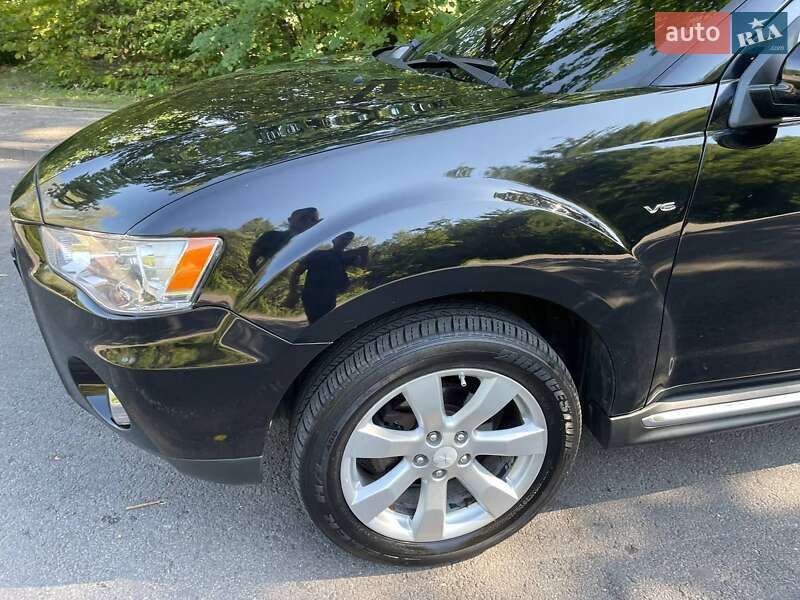 Внедорожник / Кроссовер Mitsubishi Outlander XL 2012 в Полтаве