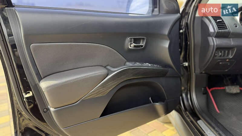 Внедорожник / Кроссовер Mitsubishi Outlander XL 2009 в Днепре фото 12 Внедорожник / Кроссовер Mitsubishi Outlander XL 2009 в Днепре