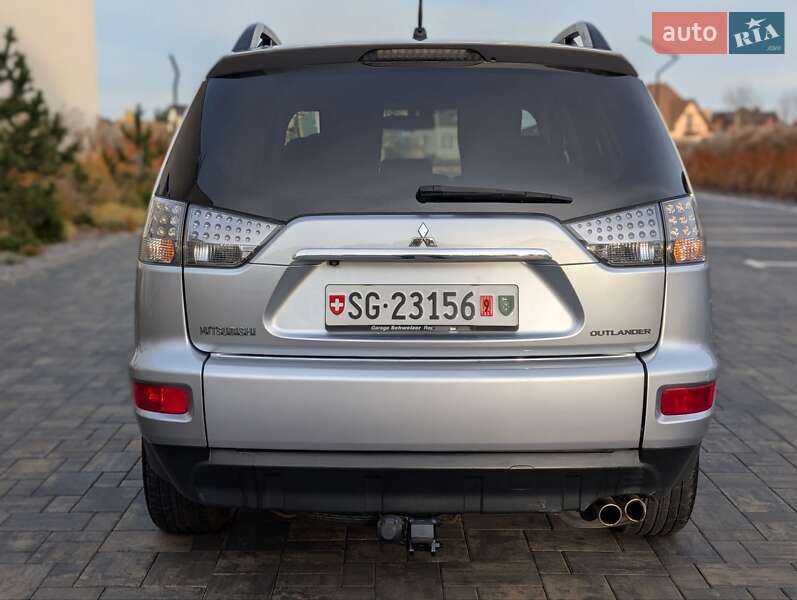 Внедорожник / Кроссовер Mitsubishi Outlander XL 2012 в Луцке