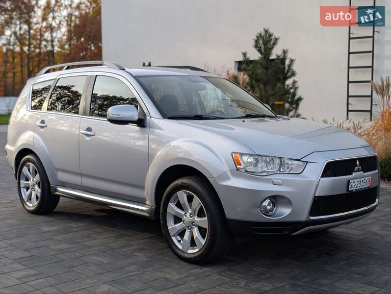Внедорожник / Кроссовер Mitsubishi Outlander XL 2012 в Луцке