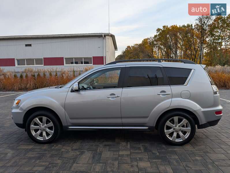Внедорожник / Кроссовер Mitsubishi Outlander XL 2012 в Луцке