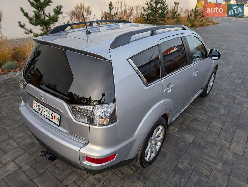 Внедорожник / Кроссовер Mitsubishi Outlander XL 2012 в Луцке