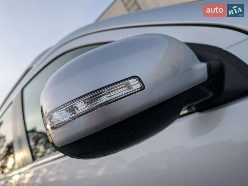 Внедорожник / Кроссовер Mitsubishi Outlander XL 2012 в Луцке