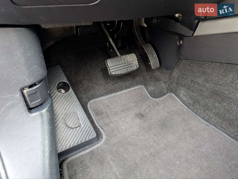 Внедорожник / Кроссовер Mitsubishi Outlander XL 2012 в Луцке