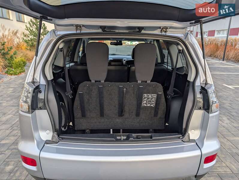 Внедорожник / Кроссовер Mitsubishi Outlander XL 2012 в Луцке