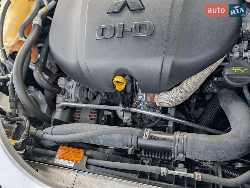 Внедорожник / Кроссовер Mitsubishi Outlander XL 2012 в Луцке