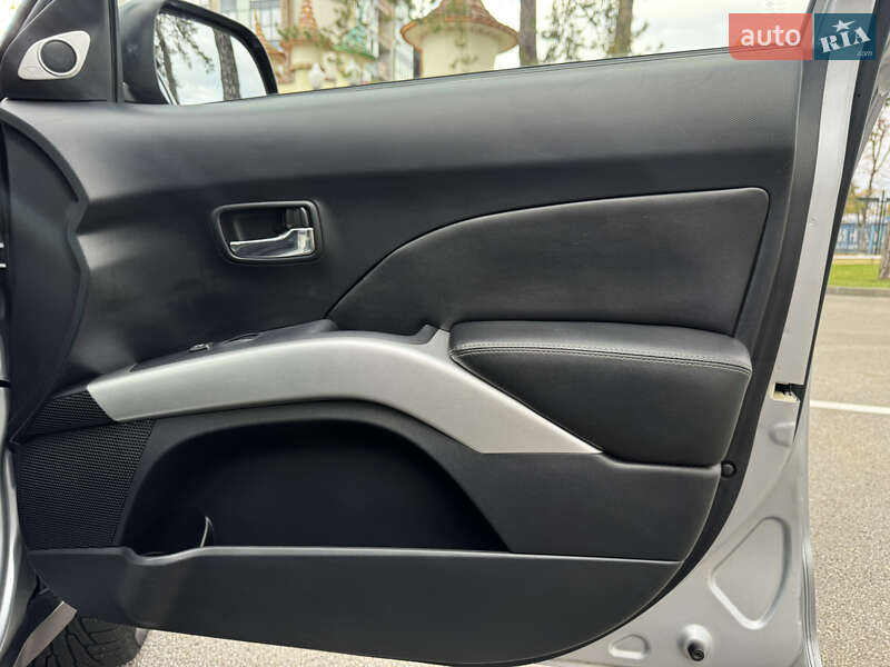 Позашляховик / Кросовер Mitsubishi Outlander XL 2008 в Харкові фото 24 Позашляховик / Кросовер Mitsubishi Outlander XL 2008 в Харкові