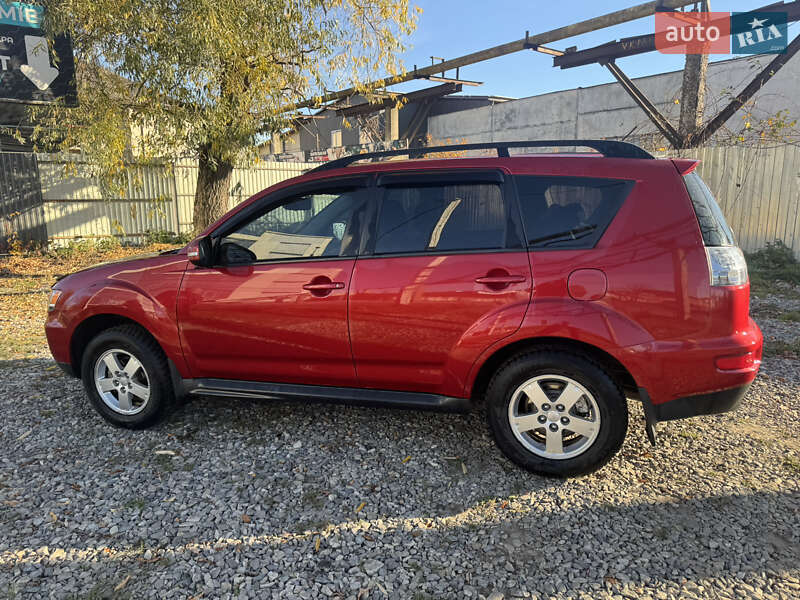 Внедорожник / Кроссовер Mitsubishi Outlander XL 2011 в Ивано-Франковске