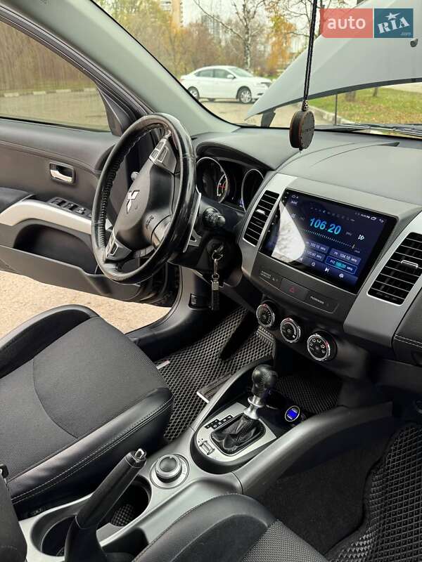 Позашляховик / Кросовер Mitsubishi Outlander XL 2011 в Запоріжжі фото 19 Позашляховик / Кросовер Mitsubishi Outlander XL 2011 в Запоріжжі