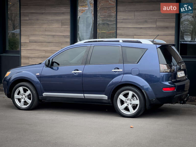 Позашляховик / Кросовер Mitsubishi Outlander XL 2008 в Києві