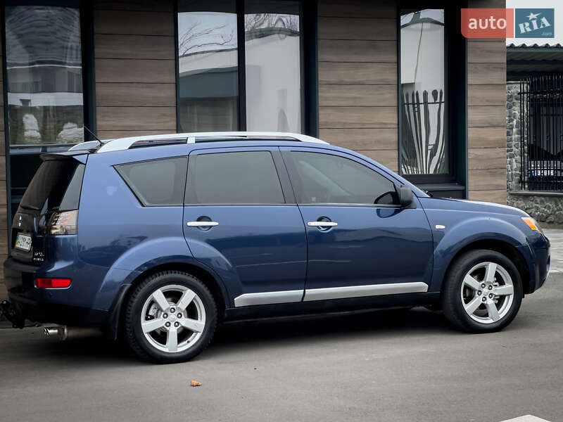 Позашляховик / Кросовер Mitsubishi Outlander XL 2008 в Києві