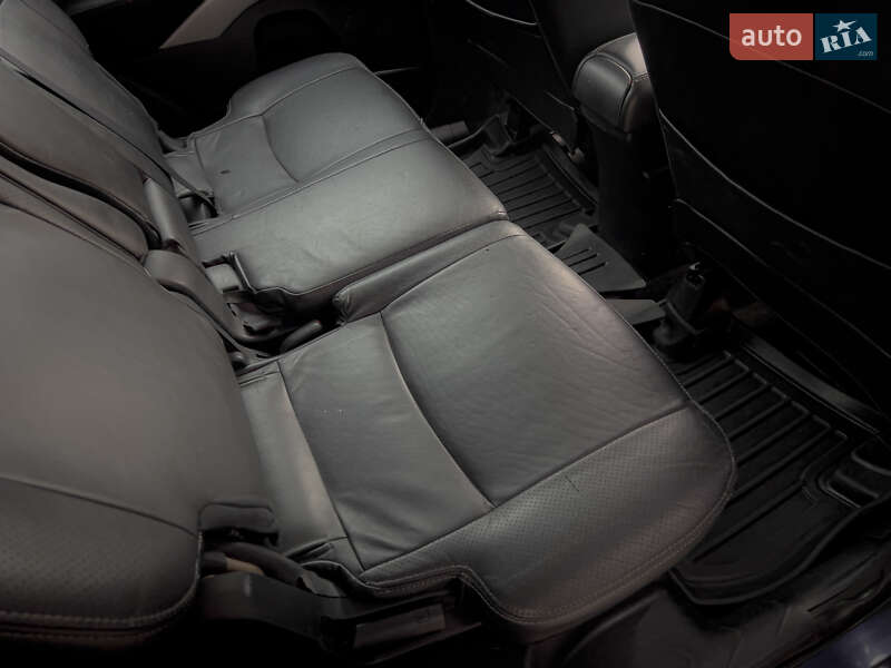 Позашляховик / Кросовер Mitsubishi Outlander XL 2008 в Києві