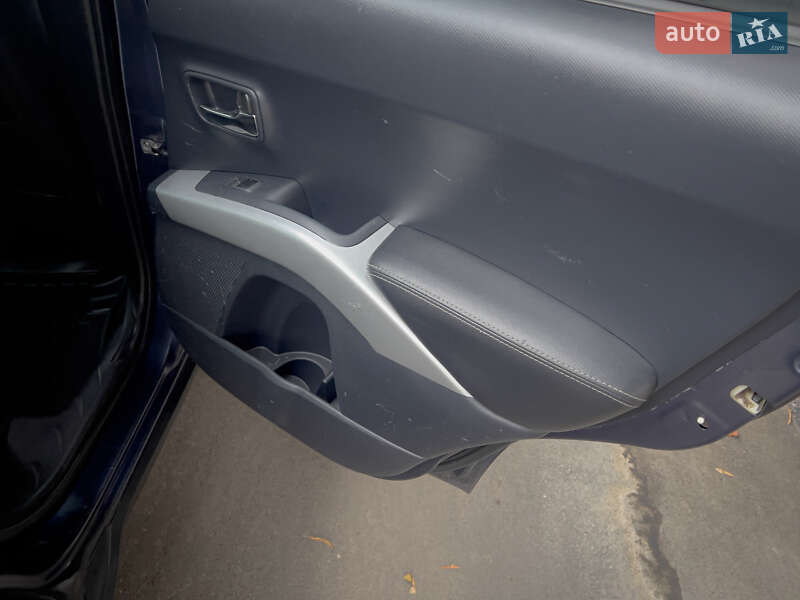 Позашляховик / Кросовер Mitsubishi Outlander XL 2008 в Києві