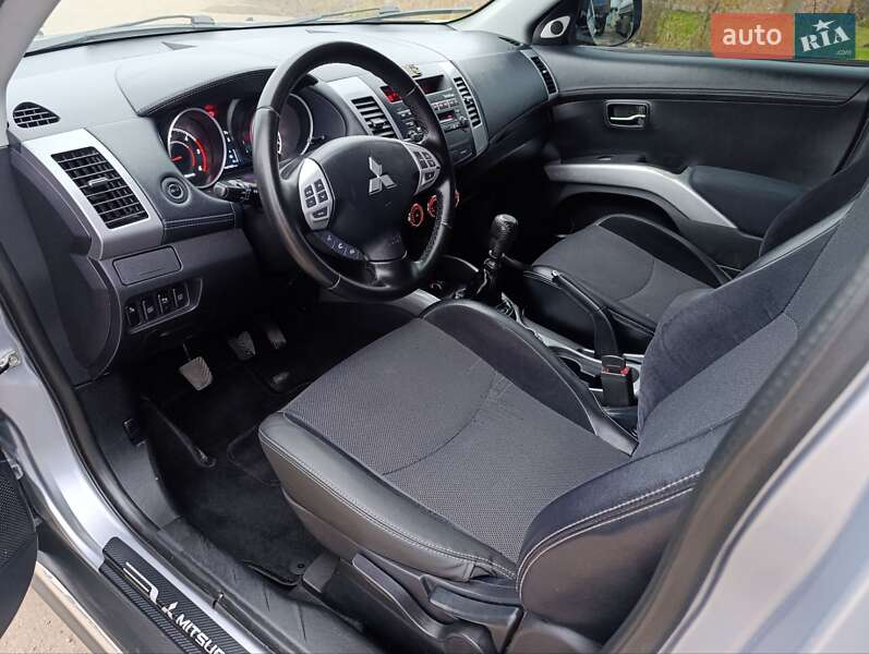 Внедорожник / Кроссовер Mitsubishi Outlander XL 2010 в Теофиполе