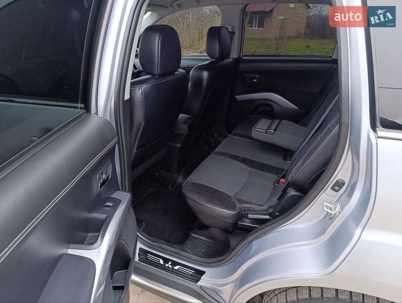 Внедорожник / Кроссовер Mitsubishi Outlander XL 2010 в Теофиполе