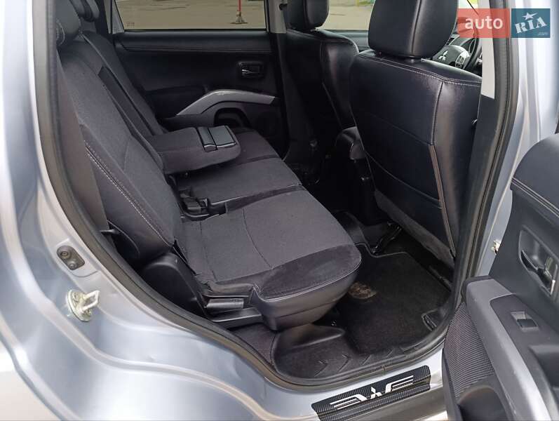 Внедорожник / Кроссовер Mitsubishi Outlander XL 2010 в Теофиполе