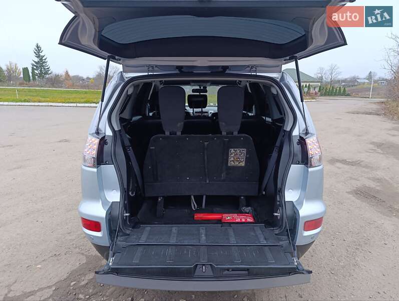 Внедорожник / Кроссовер Mitsubishi Outlander XL 2010 в Теофиполе