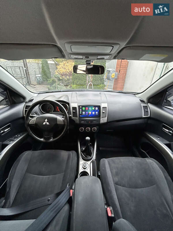 Позашляховик / Кросовер Mitsubishi Outlander XL 2009 в Жовтих Водах фото 7 Позашляховик / Кросовер Mitsubishi Outlander XL 2009 в Жовтих Водах