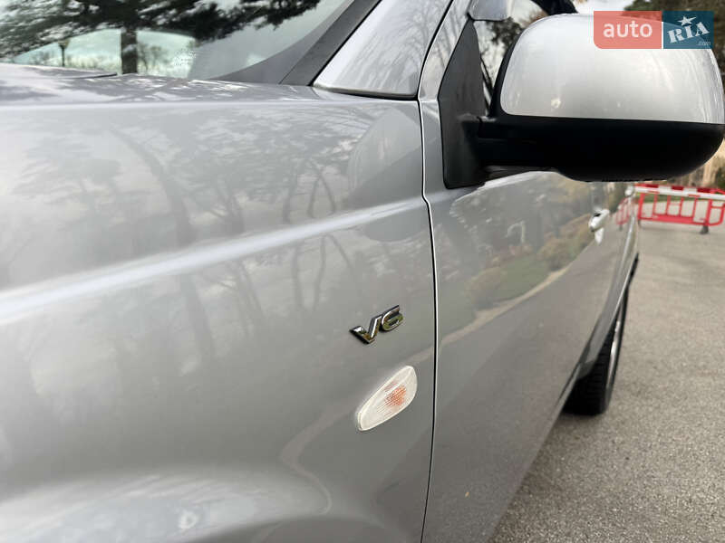 Внедорожник / Кроссовер Mitsubishi Outlander XL 2008 в Харькове