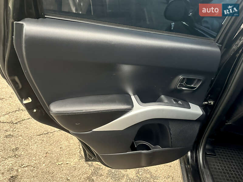 Позашляховик / Кросовер Mitsubishi Outlander XL 2007 в Одесі